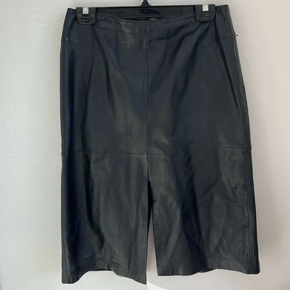 Vakko Sport 100% black leather skirt size 10